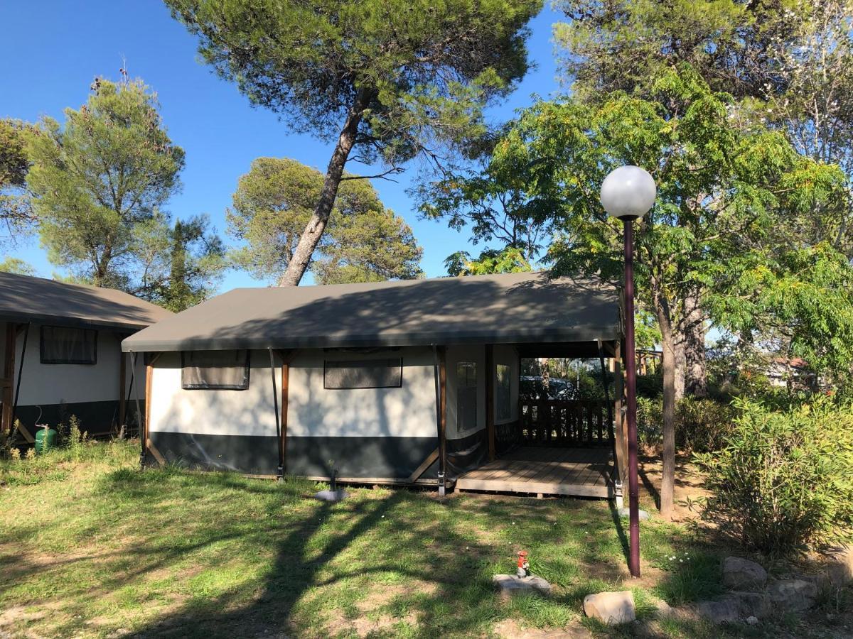 Camping Rcn Domaine De La Noguiere Le Muy Kamer foto
