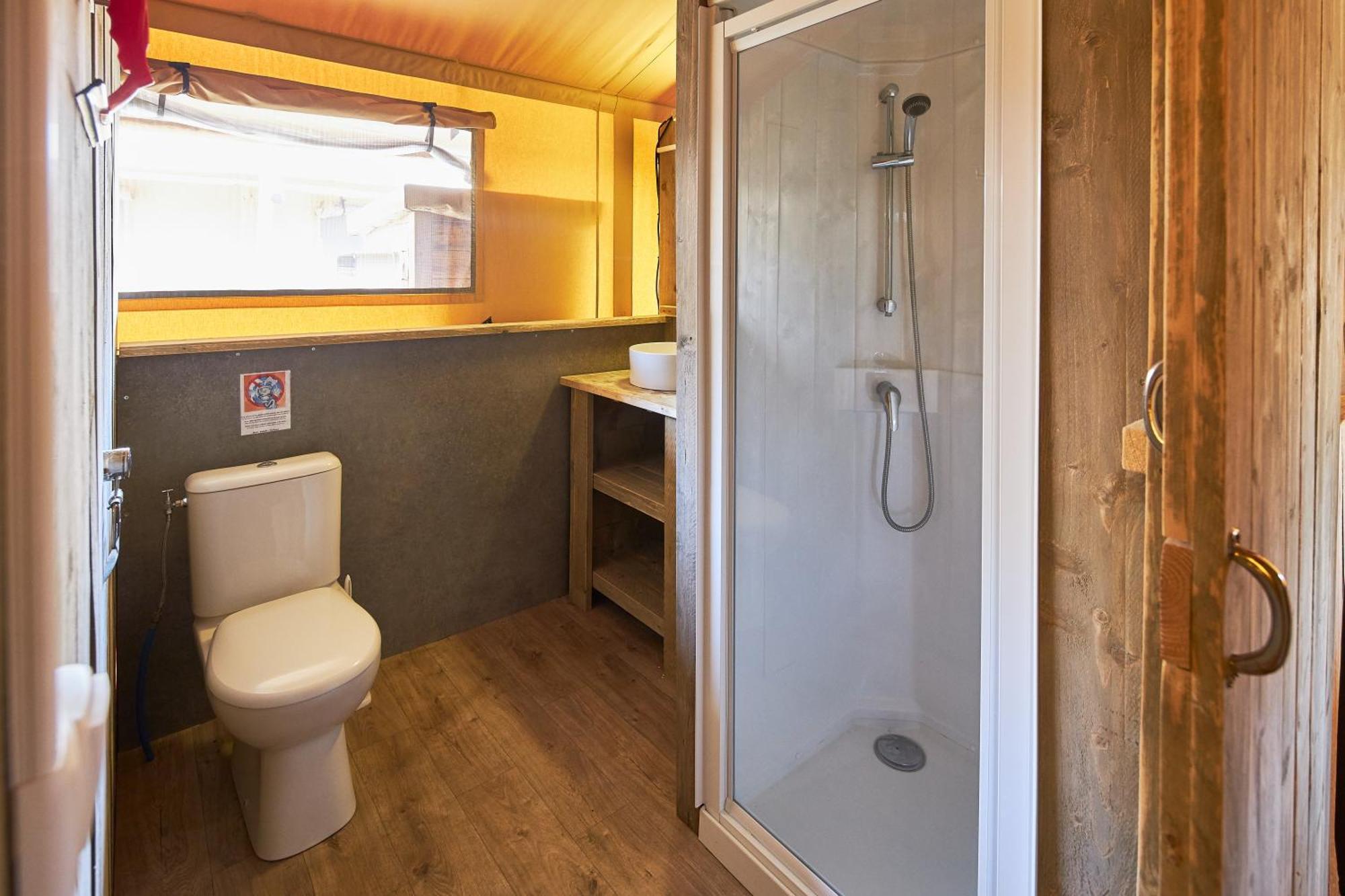 Camping Rcn Domaine De La Noguiere Le Muy Kamer foto