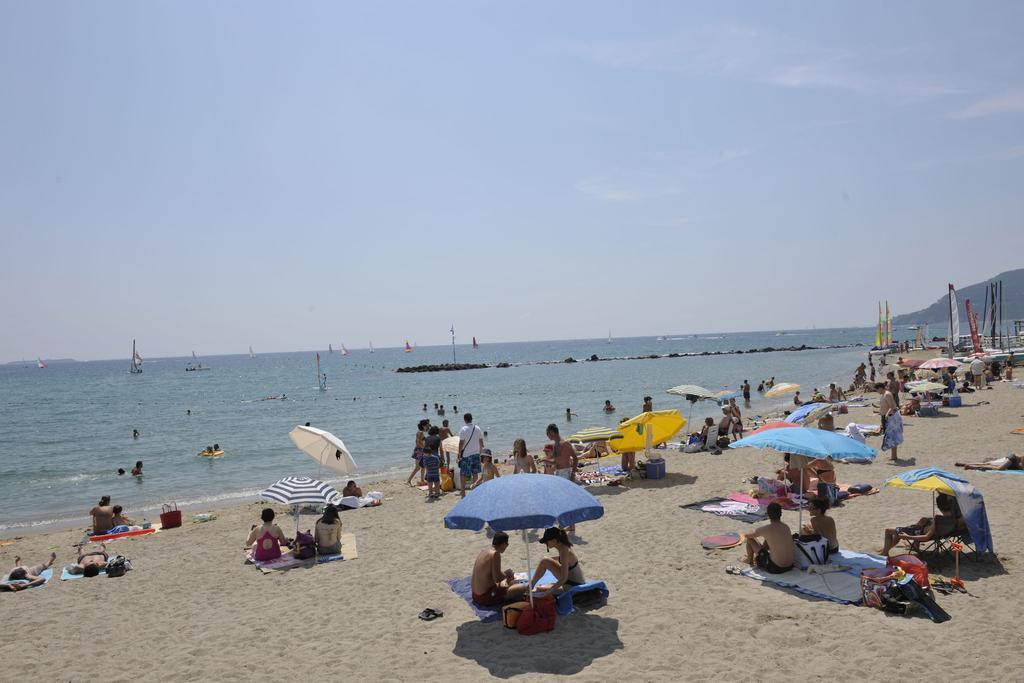Camping Rcn Domaine De La Noguiere Le Muy Buitenkant foto